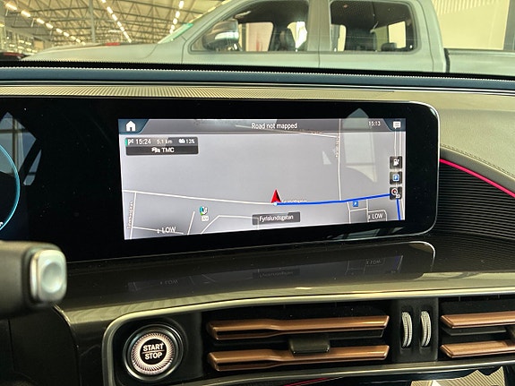 Mercedes-Benz EQC400 25 of 27