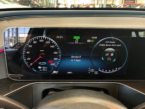 Mercedes-Benz EQC400 21 of 27