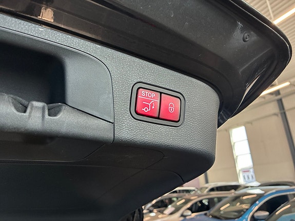 Mercedes-Benz EQC400 24 of 27
