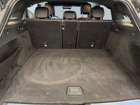 Mercedes-Benz EQC400 12 of 27