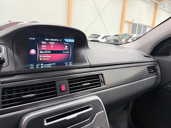 Volvo XC70 14 of 19