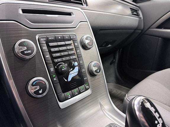 Volvo XC70 11 of 19