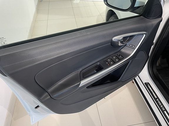 Volvo V60 14 of 21