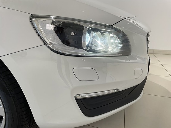 Volvo V60 4 of 21