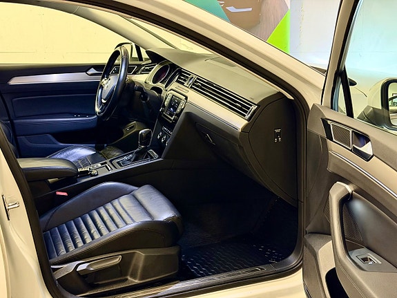 Volkswagen Passat 9 of 30