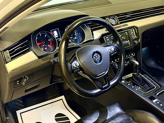 Volkswagen Passat 8 of 30