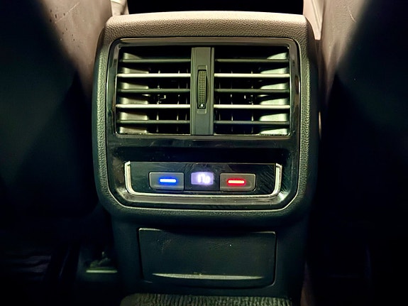 Volkswagen Passat 23 of 30