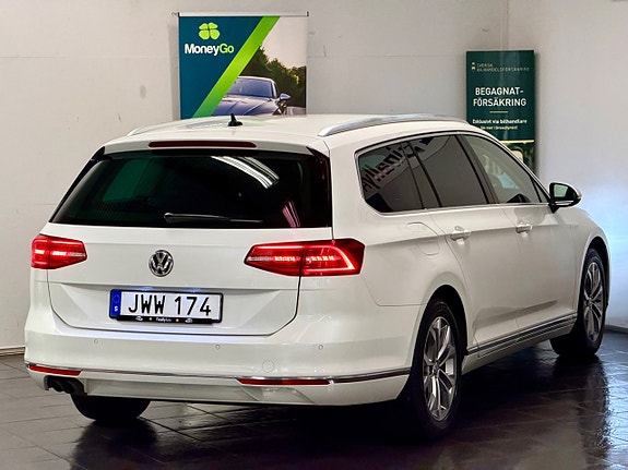 Volkswagen Passat 4 of 30