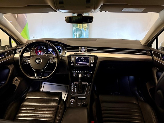 Volkswagen Passat 5 of 30