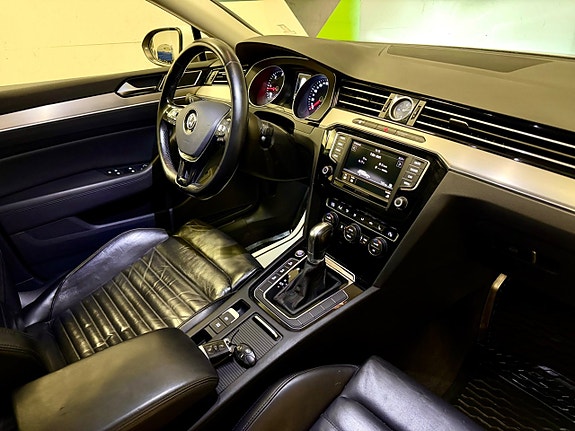Volkswagen Passat 10 of 30