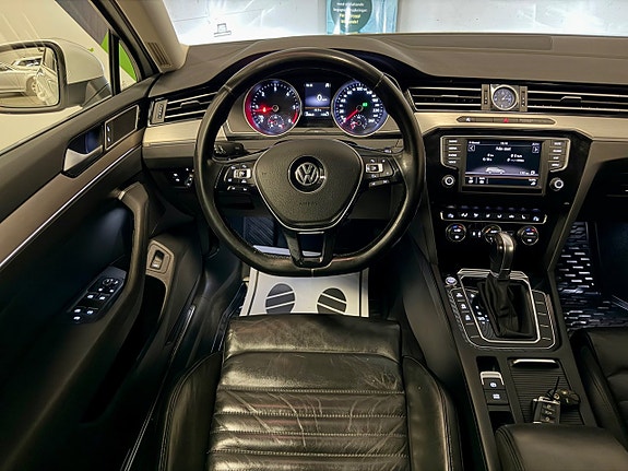 Volkswagen Passat 6 of 30