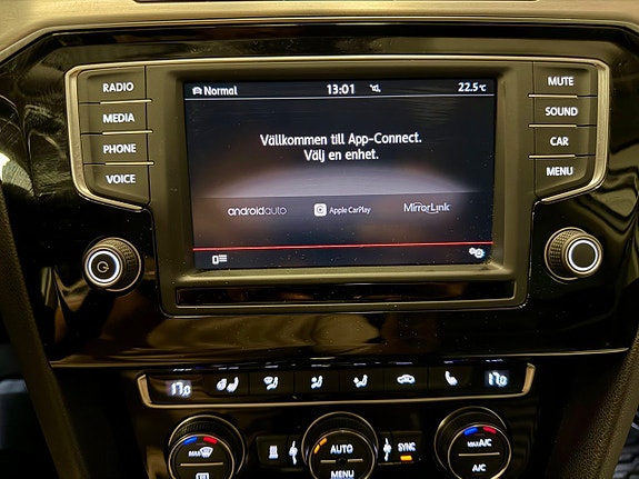 Volkswagen Passat 16 of 30