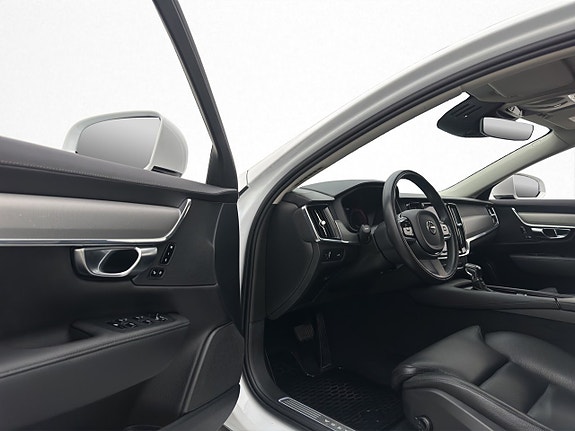 Volvo S90 30 of 30