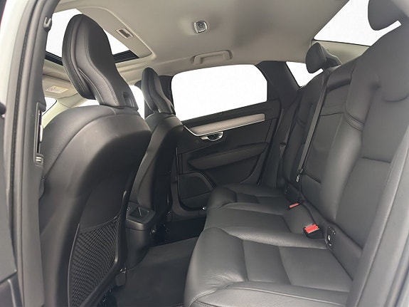Volvo S90 18 of 30