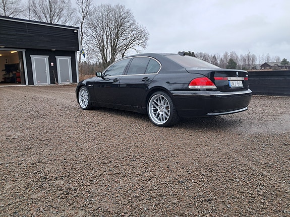 BMW 760i 3 of 3