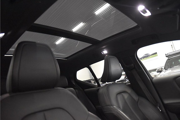 Volvo XC40 13 of 27