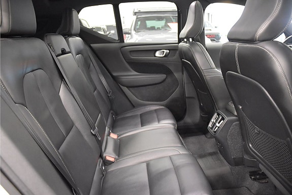 Volvo XC40 14 of 27