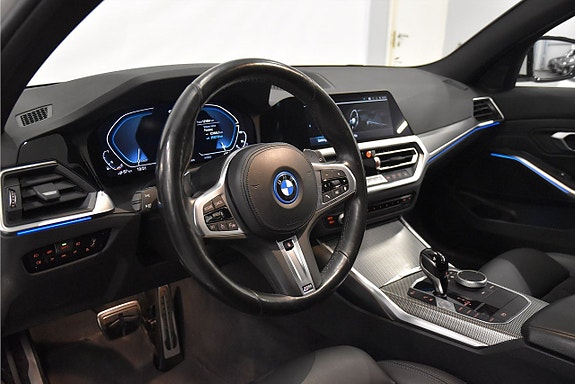 BMW 330e 9 of 21