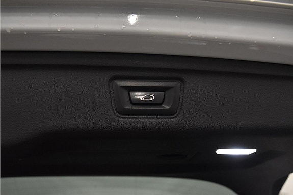 BMW 330e 20 of 21