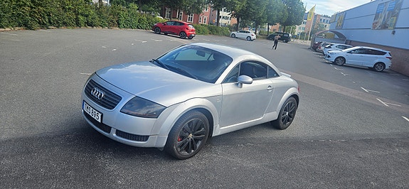 Audi TT 2 of 8