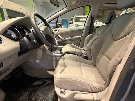 Peugeot 308 8 of 12
