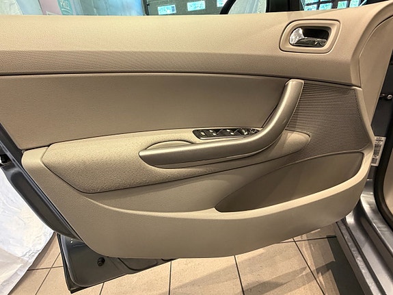 Peugeot 308 7 of 12