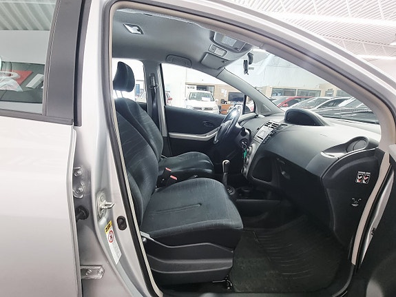 Toyota Yaris 14 of 18