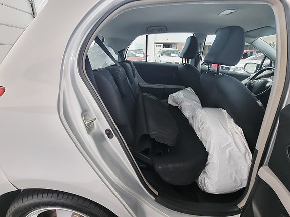 Toyota Yaris 17 of 18