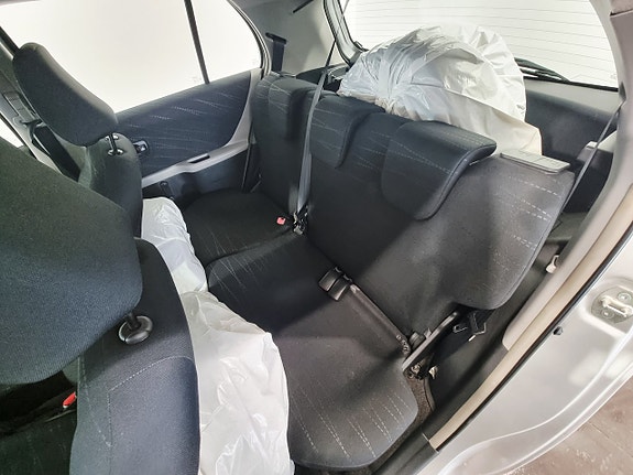 Toyota Yaris 9 of 18
