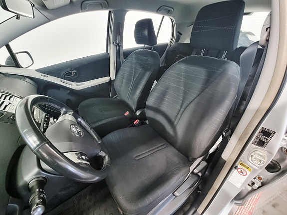 Toyota Yaris 6 of 18