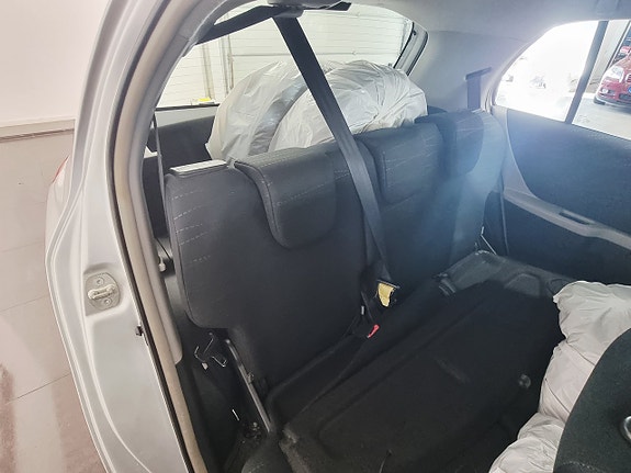 Toyota Yaris 18 of 18