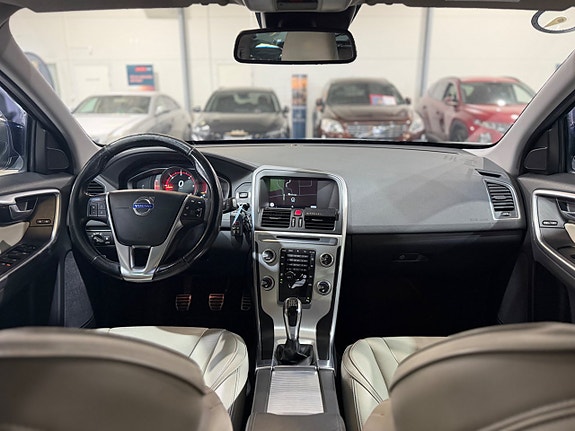 Volvo XC60 12 of 30
