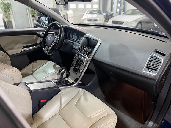 Volvo XC60 16 of 30