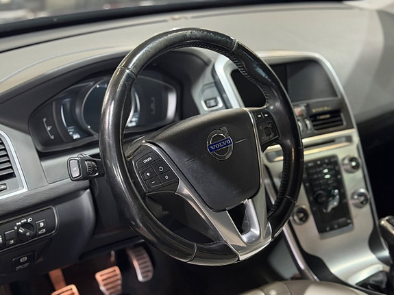 Volvo XC60 14 of 30