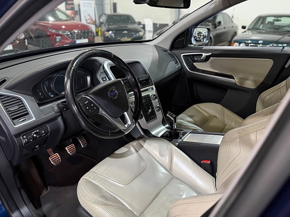 Volvo XC60 13 of 30