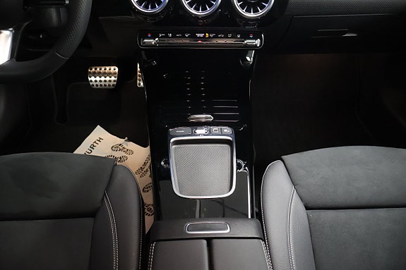 Mercedes-Benz CLA250 e 21 of 23