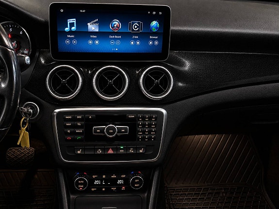 Mercedes-Benz CLA250 14 of 15