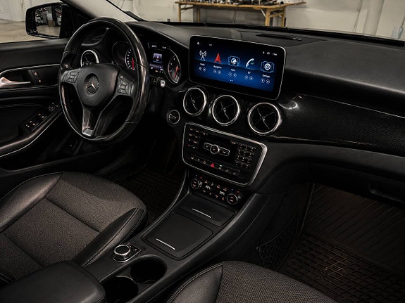 Mercedes-Benz CLA250 11 of 15