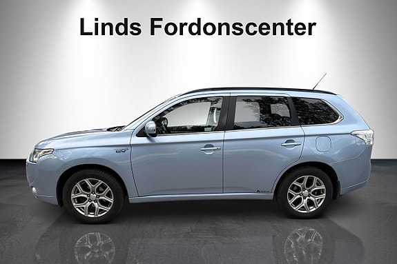 Mitsubishi Outlander 2 of 8