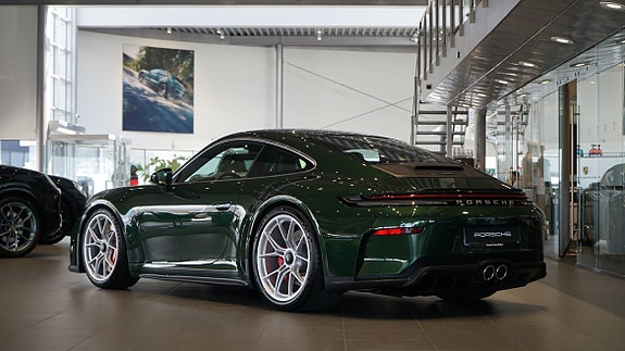 Porsche 911 GT3 2 of 7