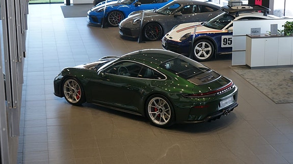 Porsche 911 GT3 4 of 7