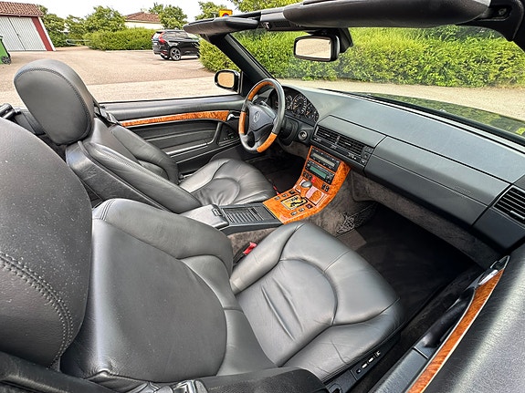 Mercedes-Benz SL500 17 of 18