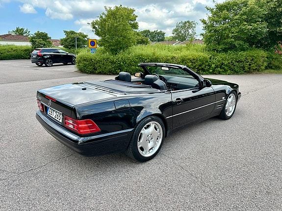 Mercedes-Benz SL500 4 of 18