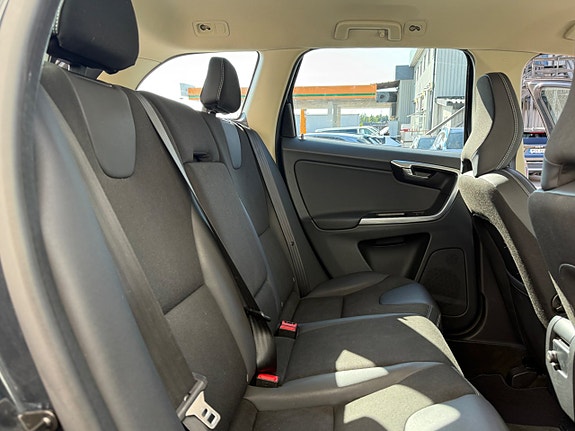 Volvo XC60 15 of 18