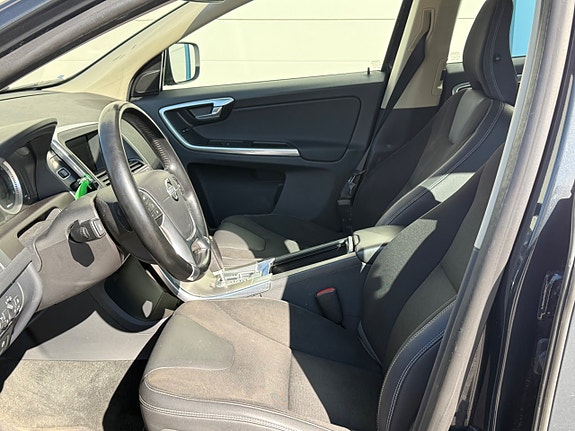 Volvo XC60 9 of 18