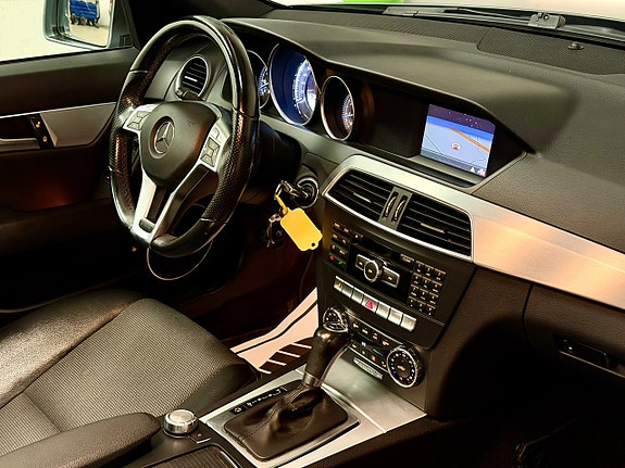 Mercedes-Benz C180 10 of 13