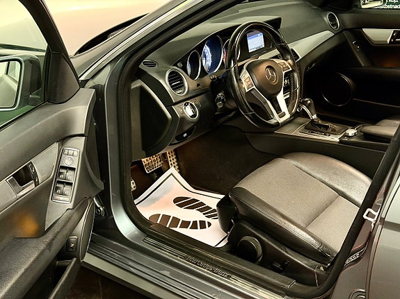 Mercedes-Benz C180 7 of 13