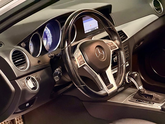Mercedes-Benz C180 8 of 13