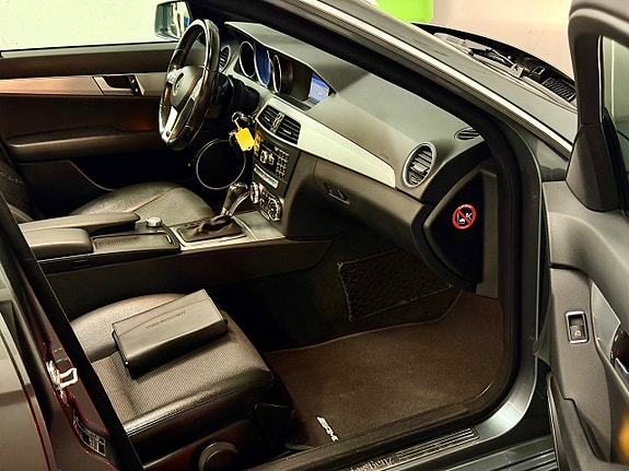 Mercedes-Benz C180 9 of 13