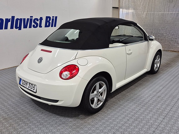 Volkswagen Beetle 2 of 9